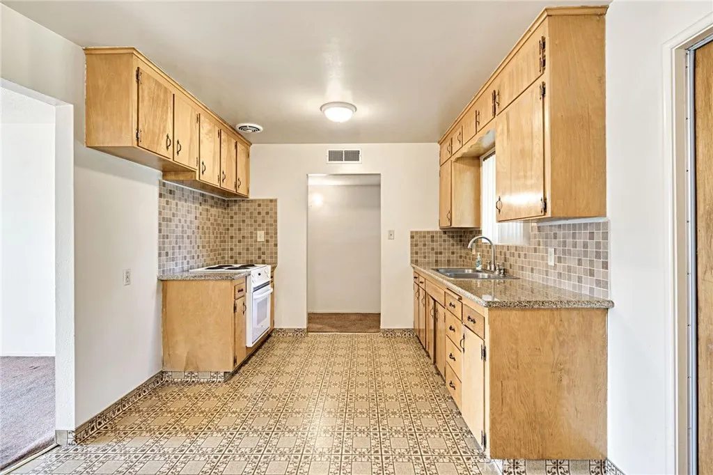 578 W Beverly, Clovis, California 93612 home-pic-12