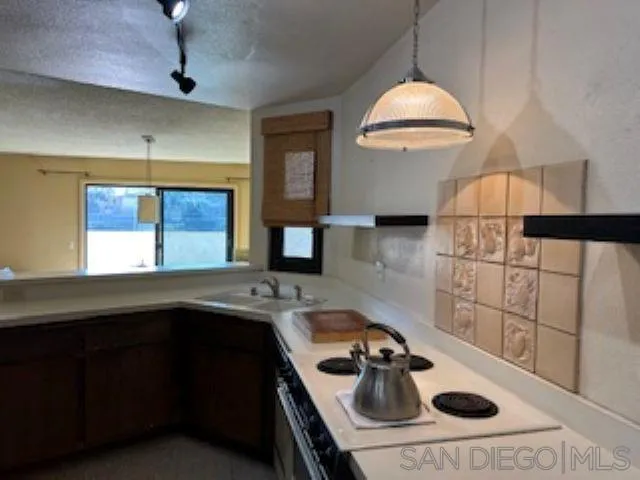 2258 Caminito Pescado 11, San Diego, California 92107 home-pic-2