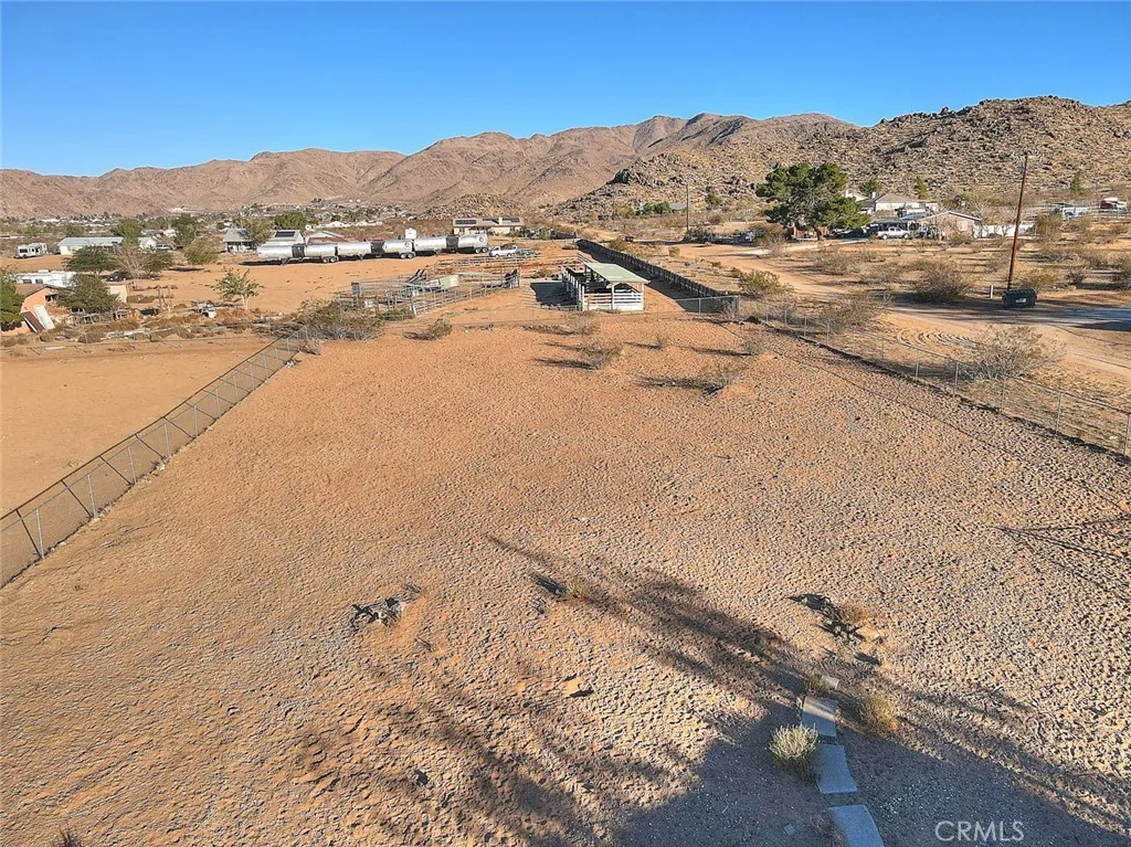 14811 Kingsdale, Apple Valley, California 92307 home-pic-46