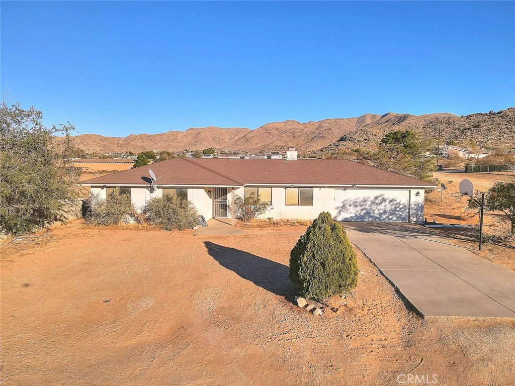 14811 Kingsdale, Apple Valley, California 92307 home-pic-4