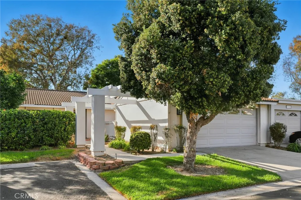 3190 Via Buena A, Laguna Woods, California 92637 home-pic-1