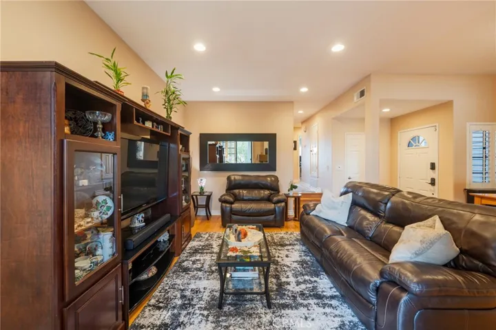 8122 Seawater, Huntington Beach, California 92646