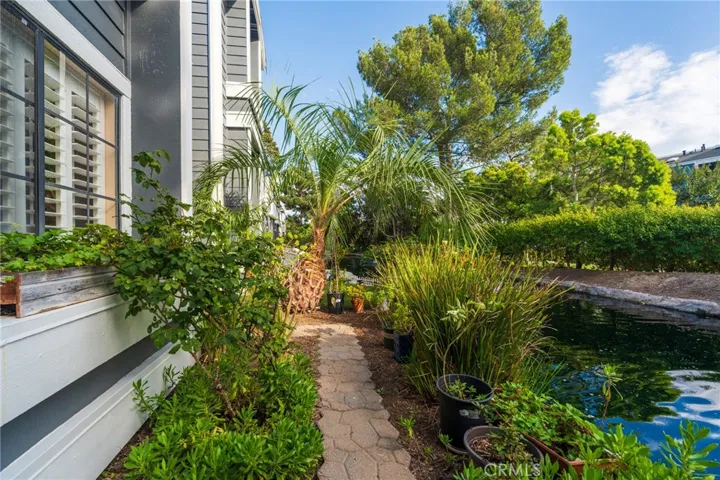 8122 Seawater, Huntington Beach, California 92646