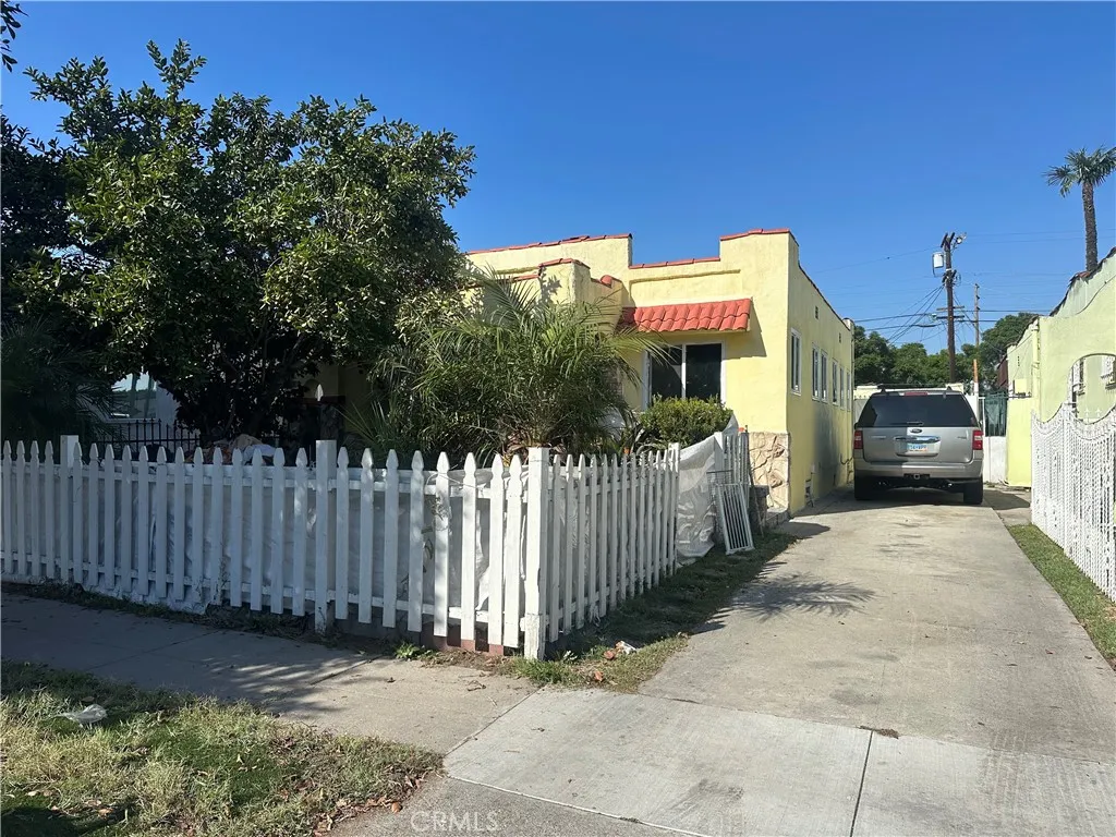 429 E 92nd, Los Angeles, California 90003 home-pic-1
