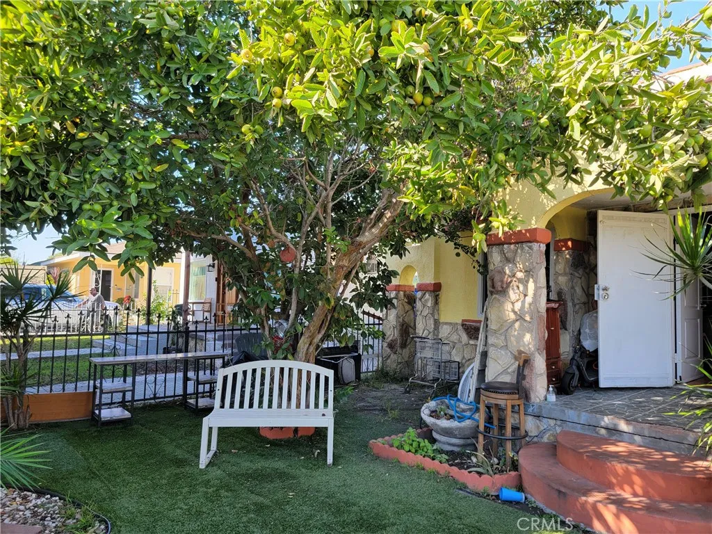 429 E 92nd, Los Angeles, California 90003 home-pic-2