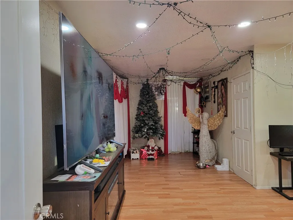 429 E 92nd, Los Angeles, California 90003 home-pic-6