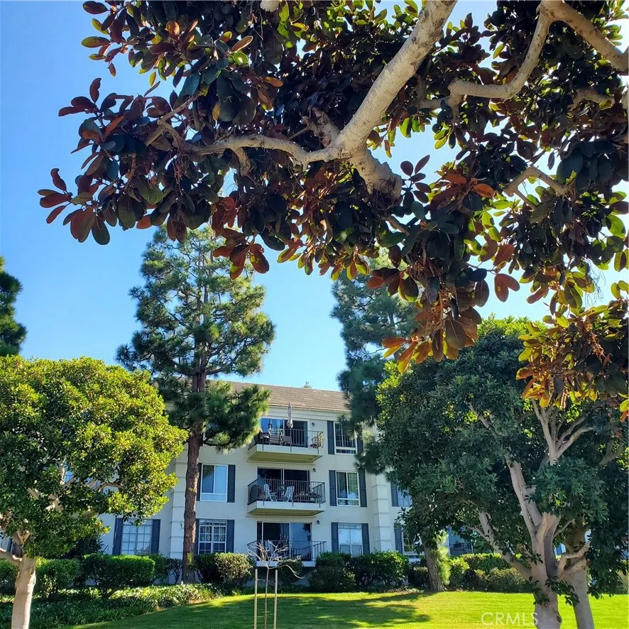 500 Cagney Lane 103, Newport Beach, California 92663 home-pic-3