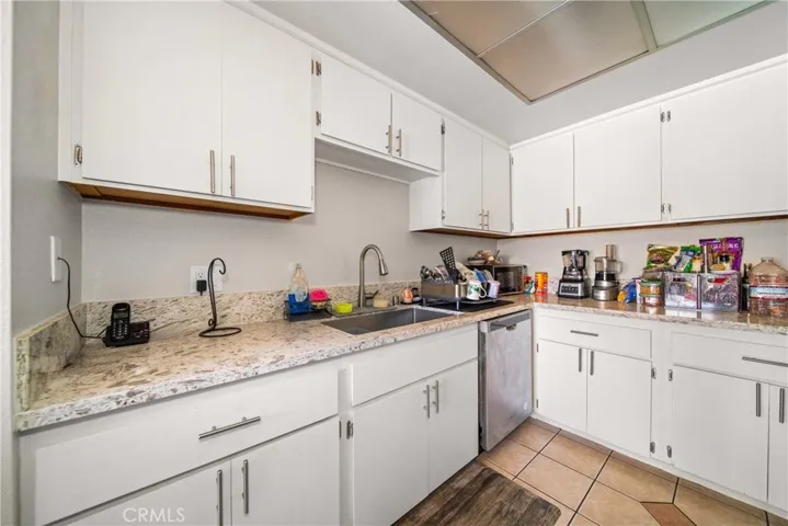 Unit B kitchen
