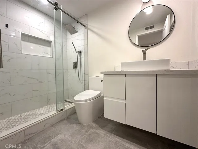 Bath 1 - Downstairs