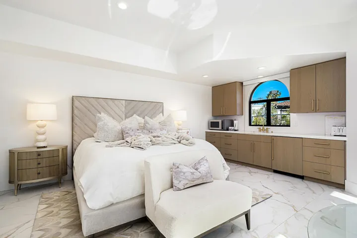 57-print-JPMorningstar_OPMG_tucked in