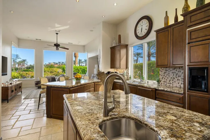 38-web-or-mls-KBCotona_OPMG_1025_037