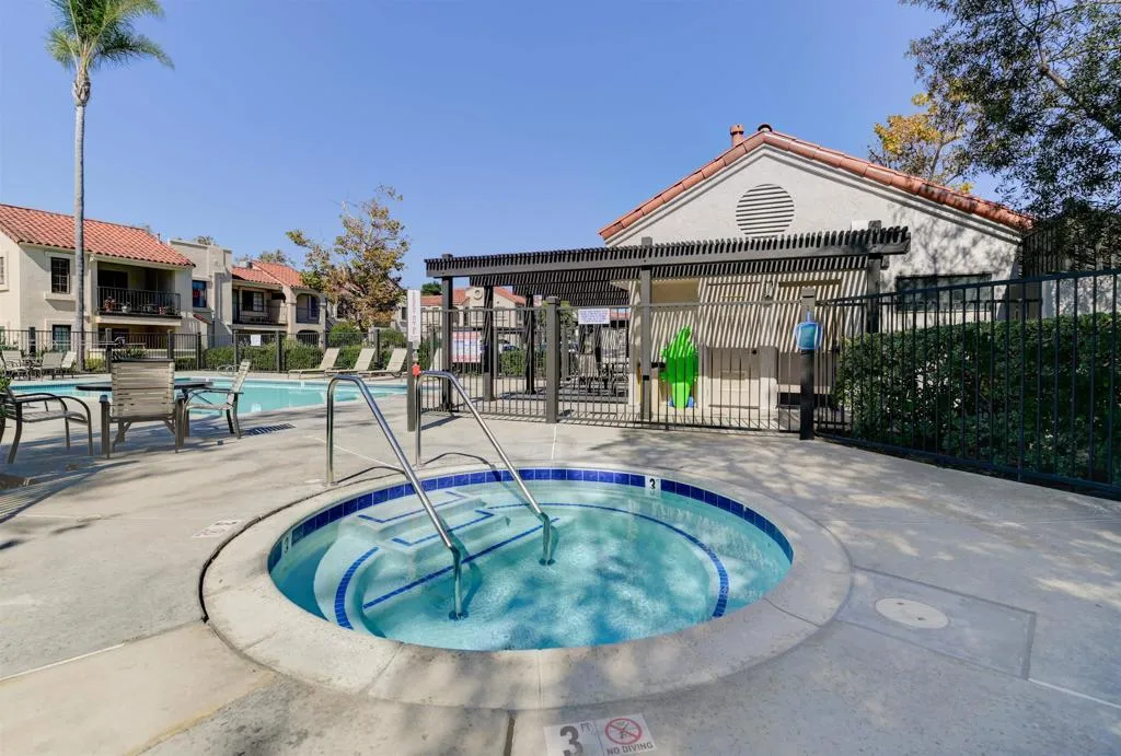 13076 Wimberly Square 47, San Diego, California 92128 home-pic-16