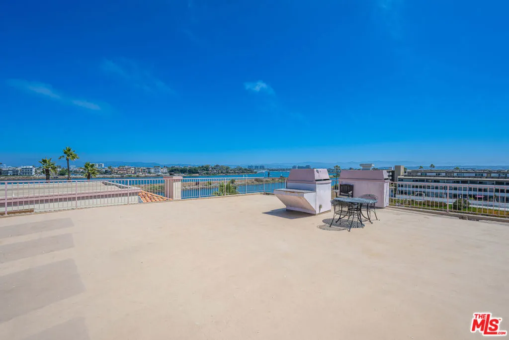 6220 Pacific Avenue 303, Playa Del Rey, California 90293 home-pic-41
