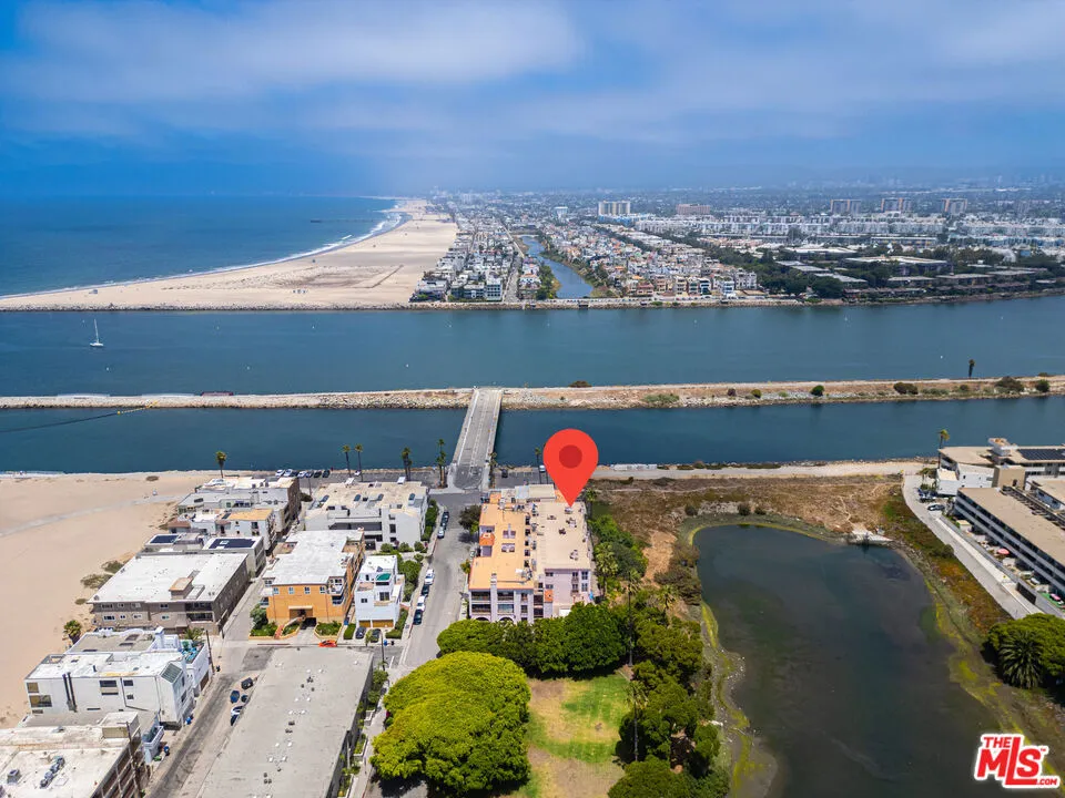 6220 Pacific Avenue 303, Playa Del Rey, California 90293 home-pic-43