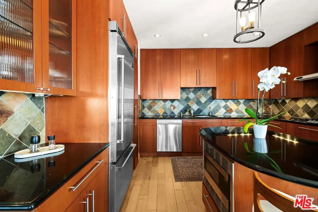 6220 Pacific Avenue 303, Playa Del Rey, California 90293 home-pic-12