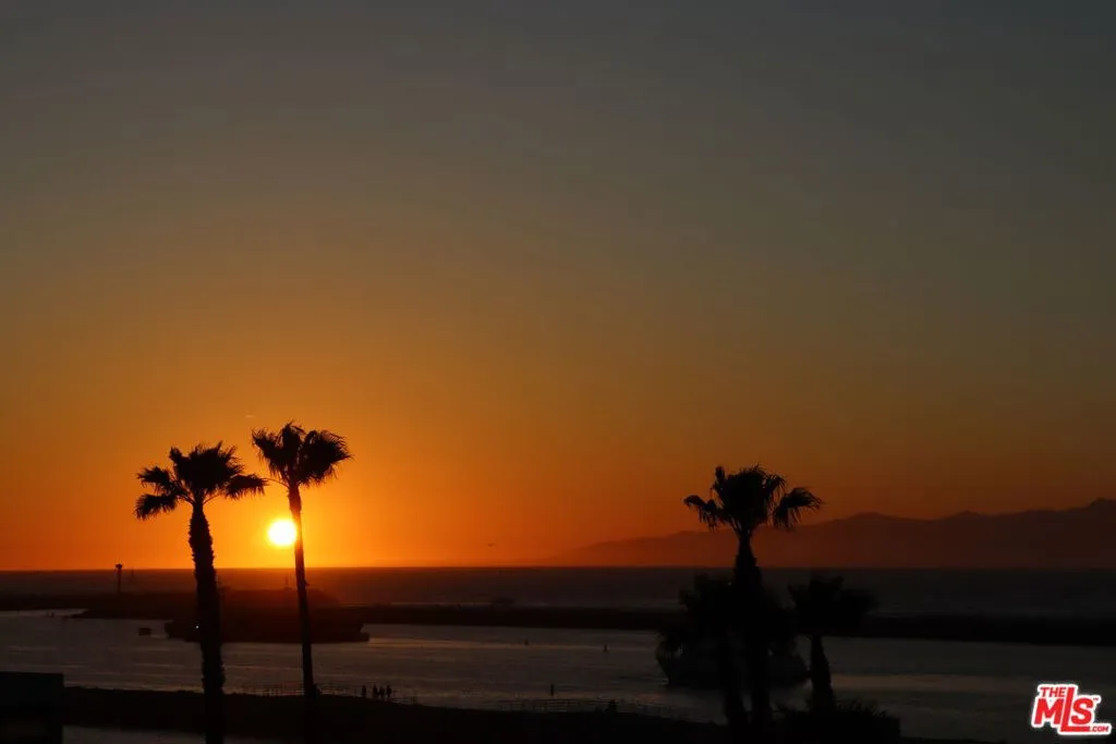 6220 Pacific Avenue 303, Playa Del Rey, California 90293 home-pic-50