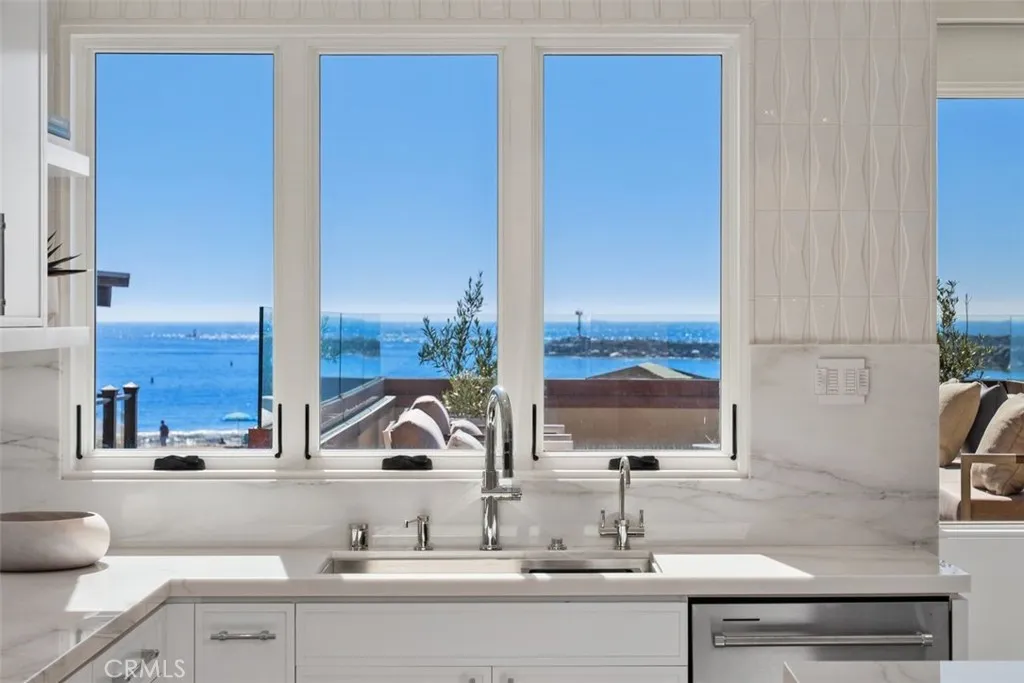 3130 Breakers, Corona Del Mar, California 92625 home-pic-3