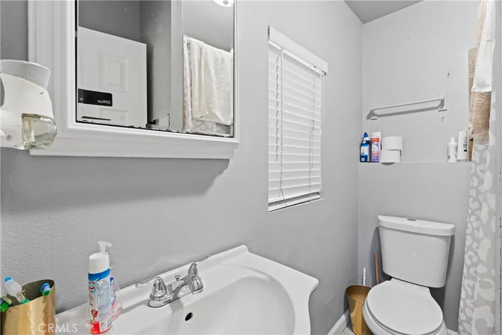 1286 Lovers Lane, Rimforest, California 92378 home-pic-16