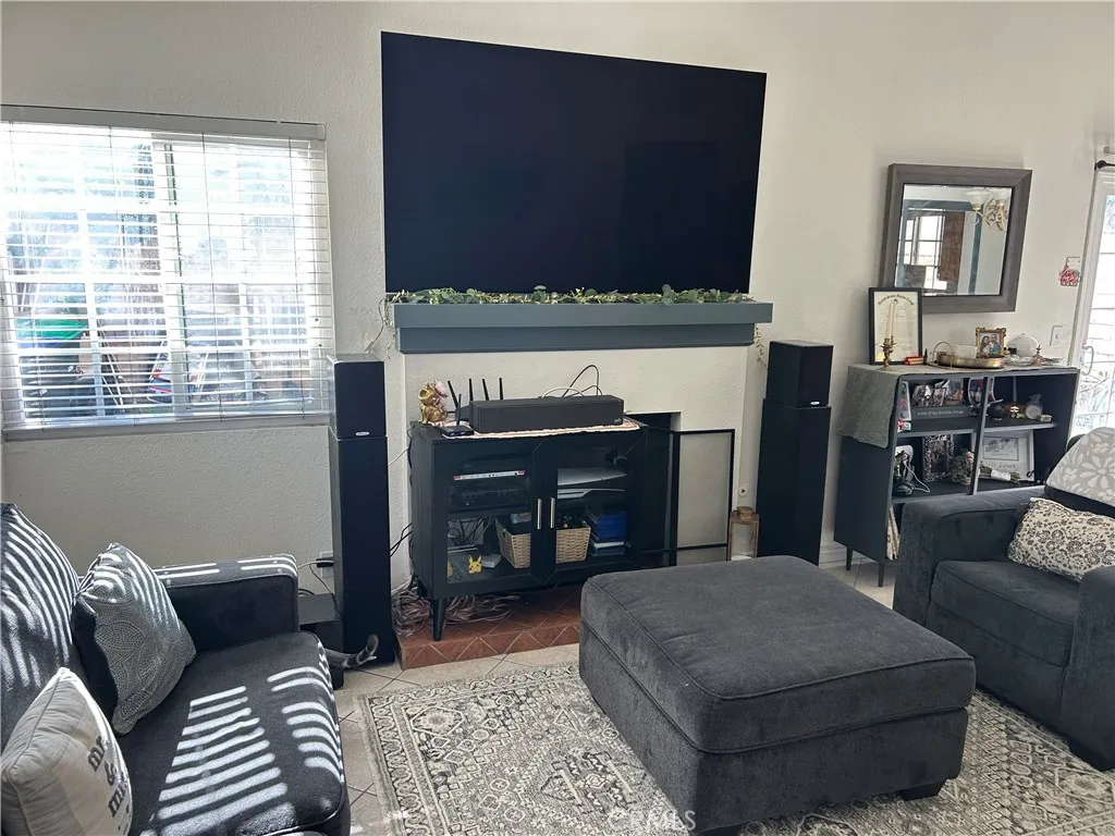 1972 De Anza, Colton, California 92324 home-pic-6