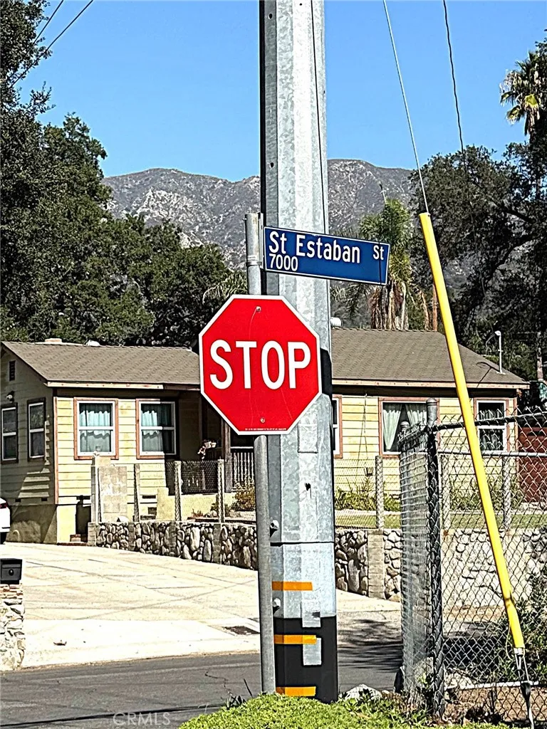 Turn onto Walpole Drive to see lots view from the bottom.