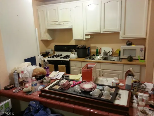 3030 Valle Vista 13, Los Angeles, California 90065