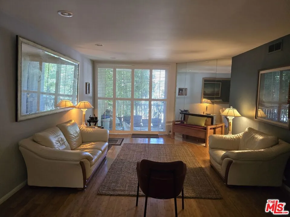 14315 Riverside Drive 105, Sherman Oaks, California 91423 home-pic-38