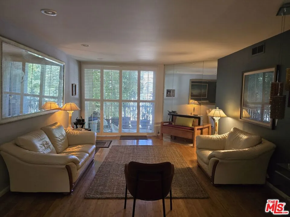 14315 Riverside Drive 105, Sherman Oaks, California 91423 home-pic-39