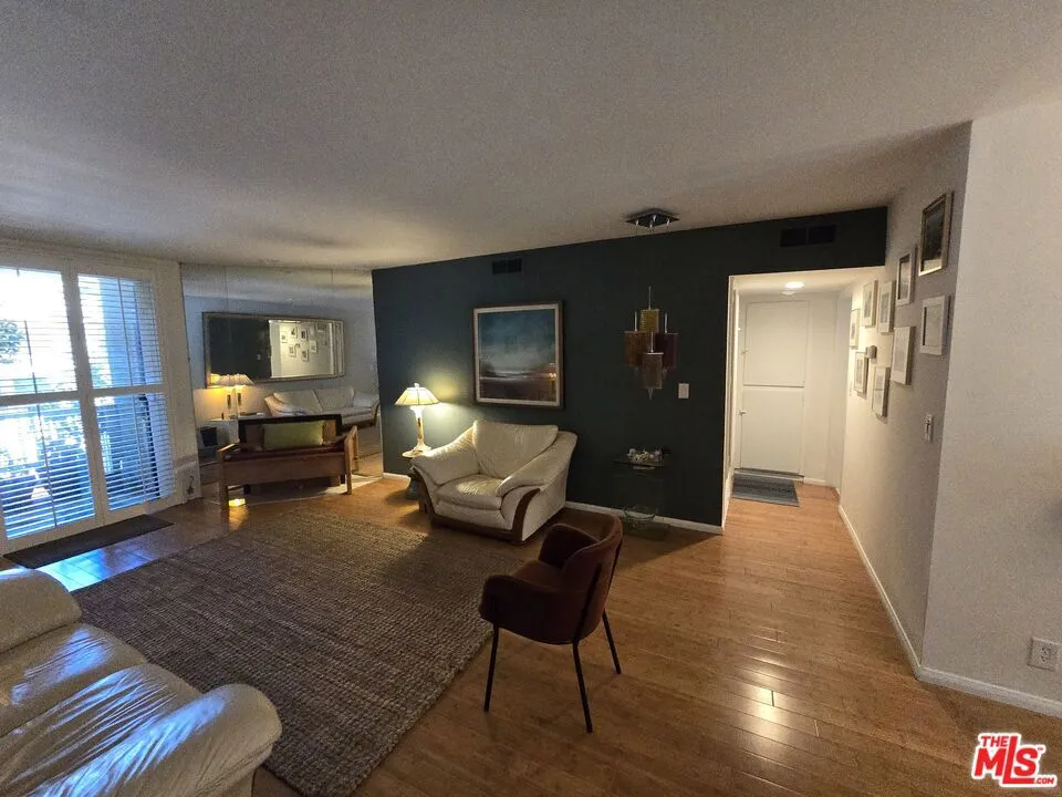 14315 Riverside Drive 105, Sherman Oaks, California 91423 home-pic-44