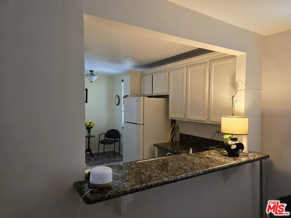 14315 Riverside Drive 105, Sherman Oaks, California 91423 home-pic-35