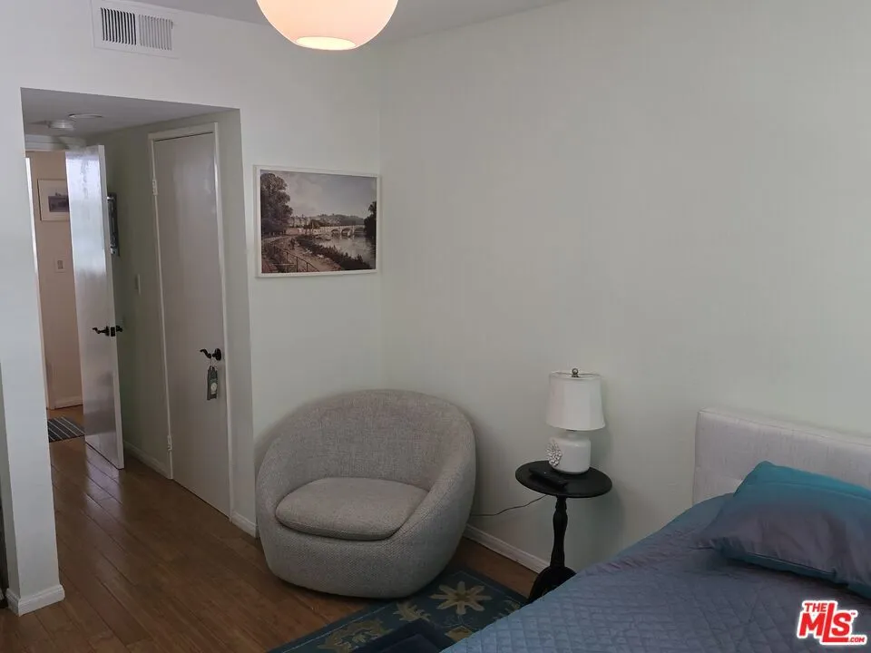 14315 Riverside Drive 105, Sherman Oaks, California 91423 home-pic-15