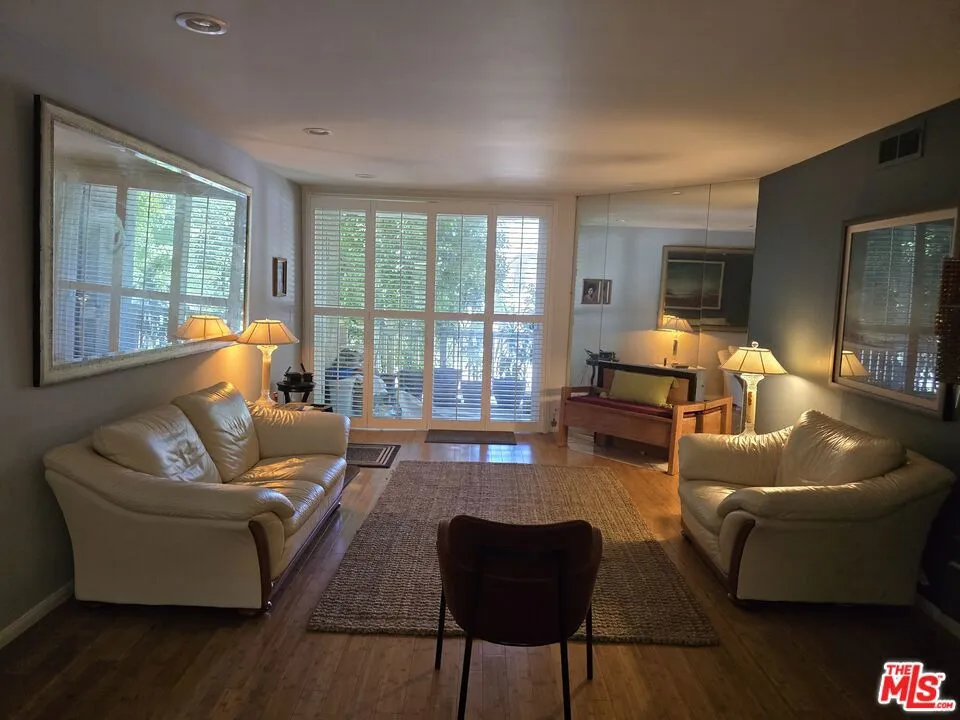 14315 Riverside Drive 105, Sherman Oaks, California 91423 home-pic-40