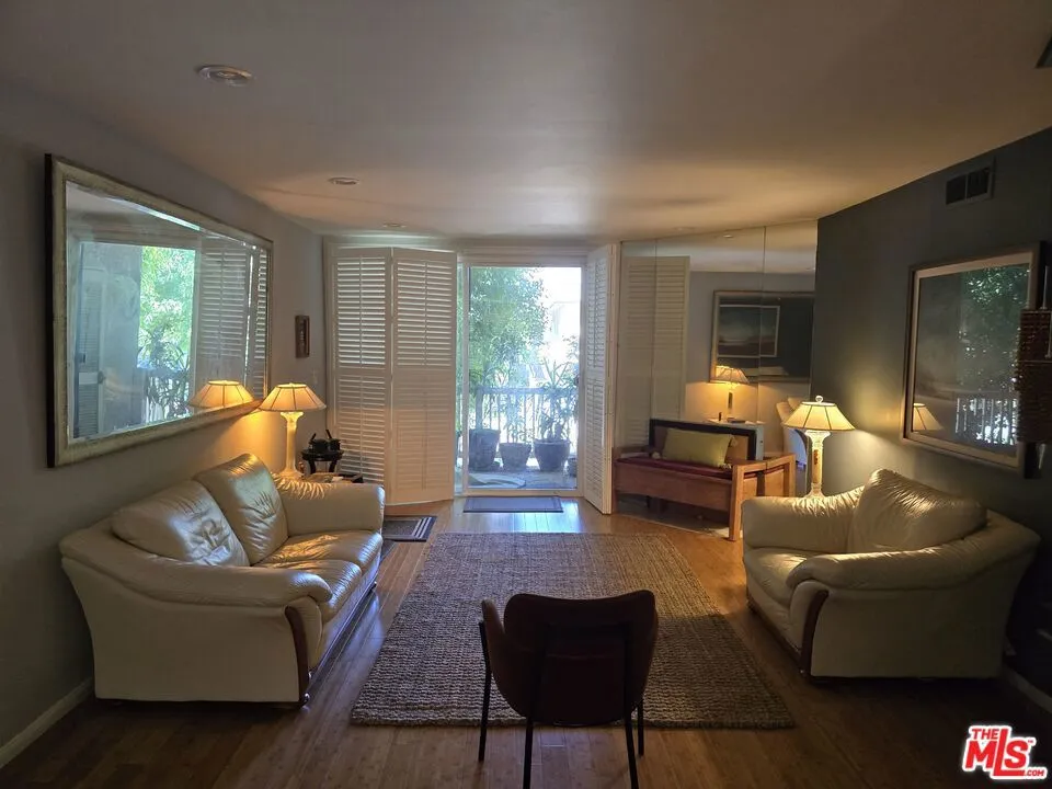 14315 Riverside Drive 105, Sherman Oaks, California 91423 home-pic-45