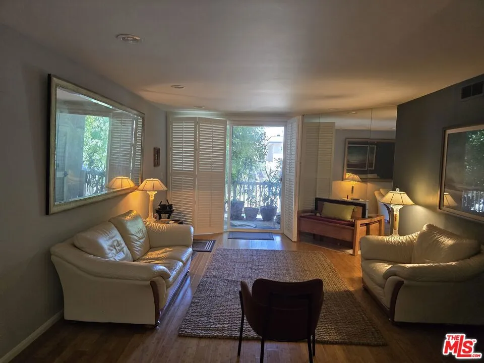 14315 Riverside Drive 105, Sherman Oaks, California 91423 home-pic-46