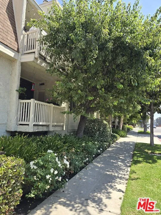14315 Riverside Drive 105, Sherman Oaks, California 91423 home-pic-20