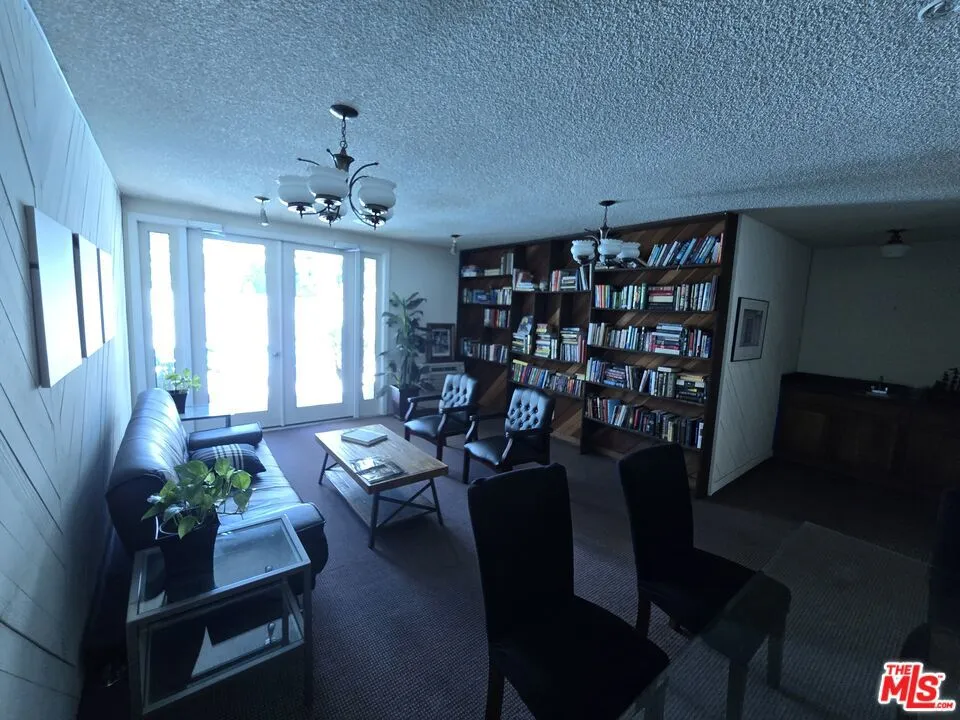 14315 Riverside Drive 105, Sherman Oaks, California 91423 home-pic-18