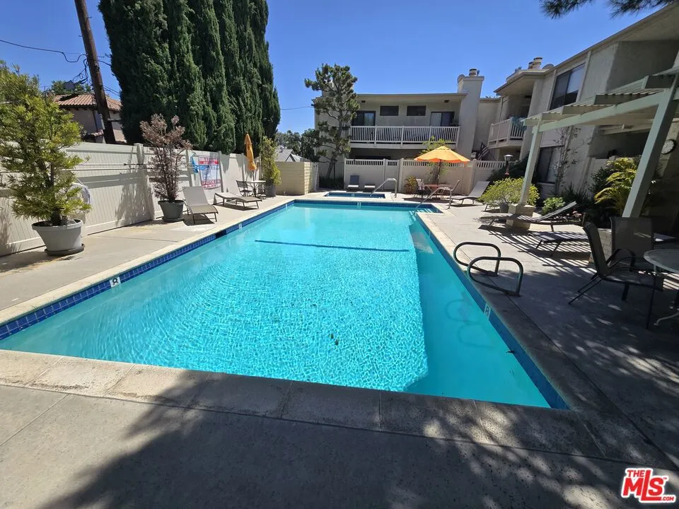 14315 Riverside Drive 105, Sherman Oaks, California 91423 home-pic-48