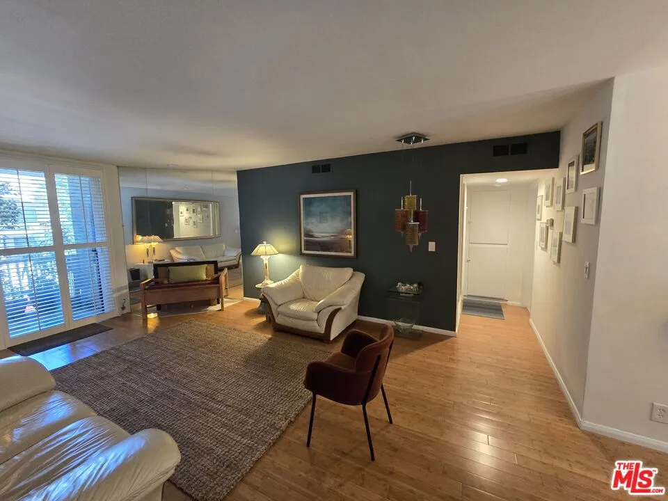 14315 Riverside Drive 105, Sherman Oaks, California 91423 home-pic-42