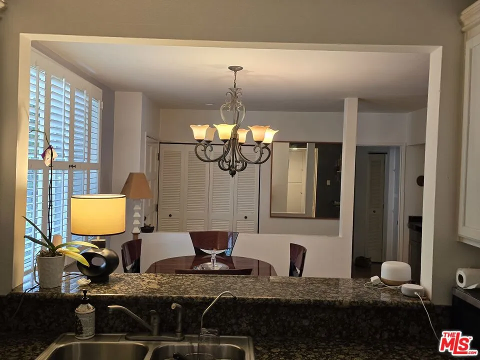 14315 Riverside Drive 105, Sherman Oaks, California 91423 home-pic-22