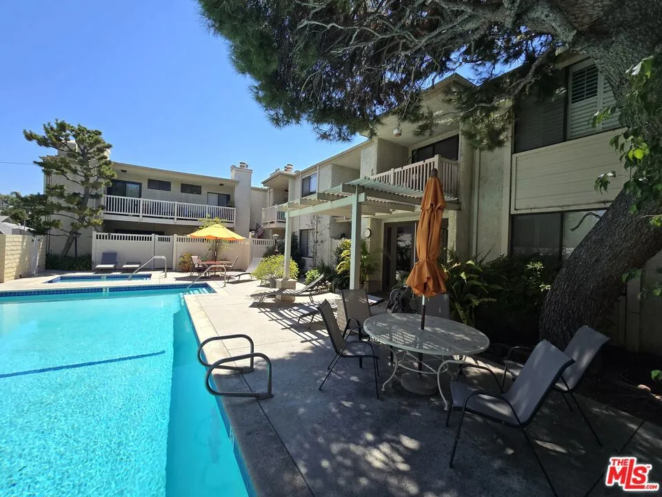 14315 Riverside Drive 105, Sherman Oaks, California 91423 home-pic-47