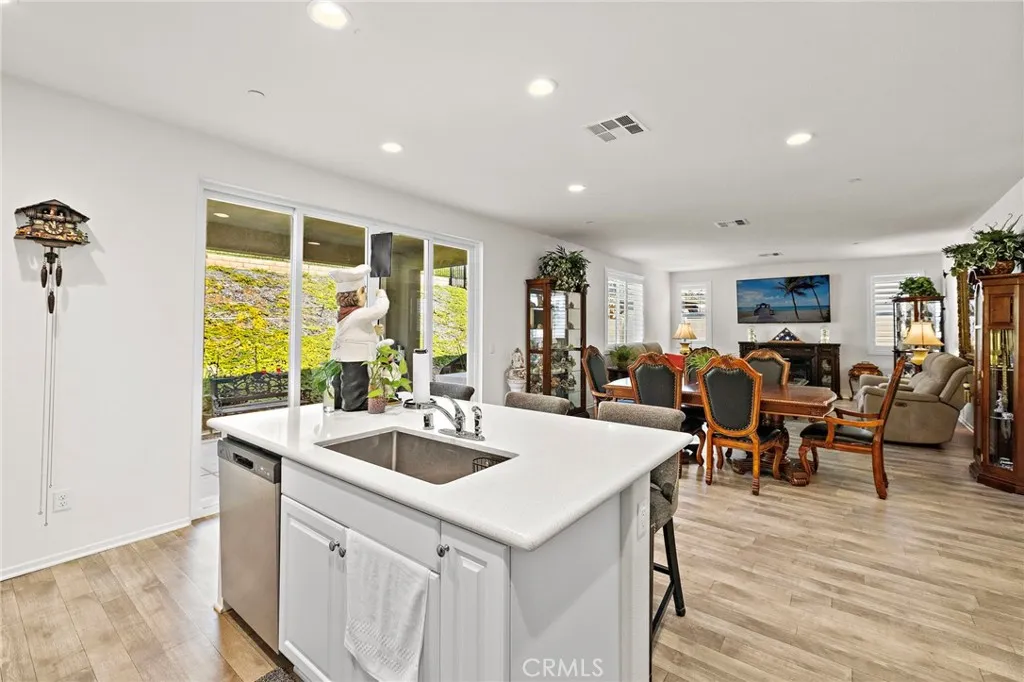 11662 Starlily Court, Corona, California 92883 home-pic-6