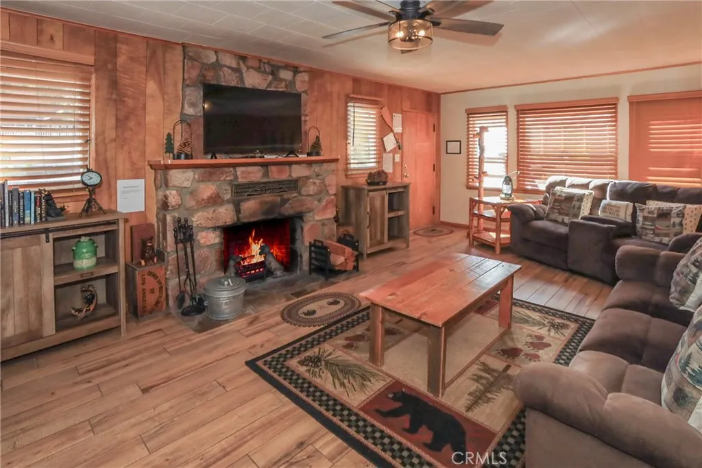 592 Douglas Street, Big Bear Lake, California 92315 home-pic-12