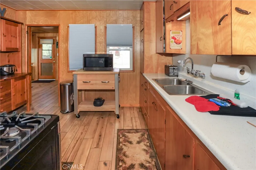 592 Douglas Street, Big Bear Lake, California 92315 home-pic-14