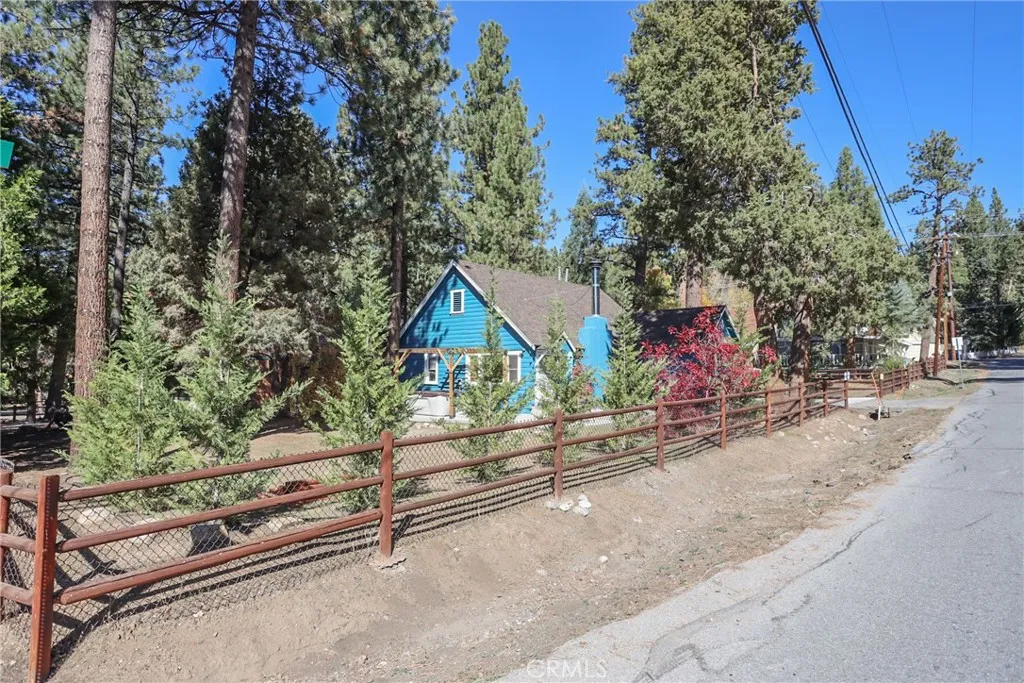 592 Douglas Street, Big Bear Lake, California 92315 home-pic-4