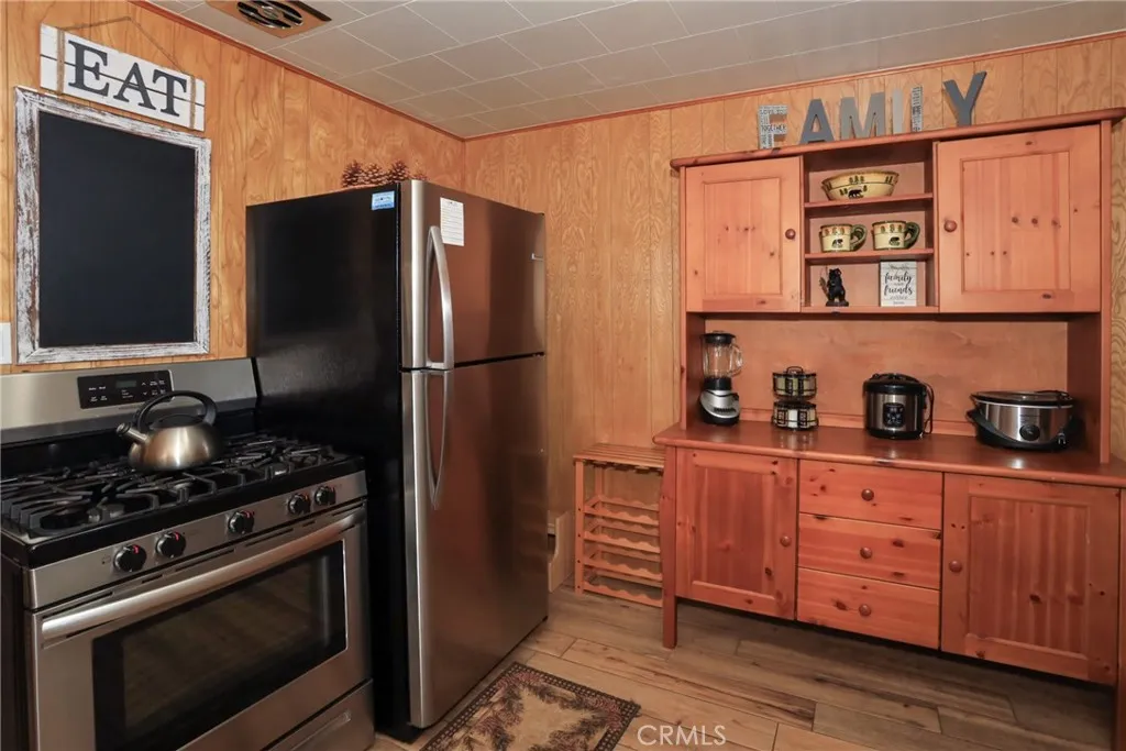 592 Douglas Street, Big Bear Lake, California 92315 home-pic-15