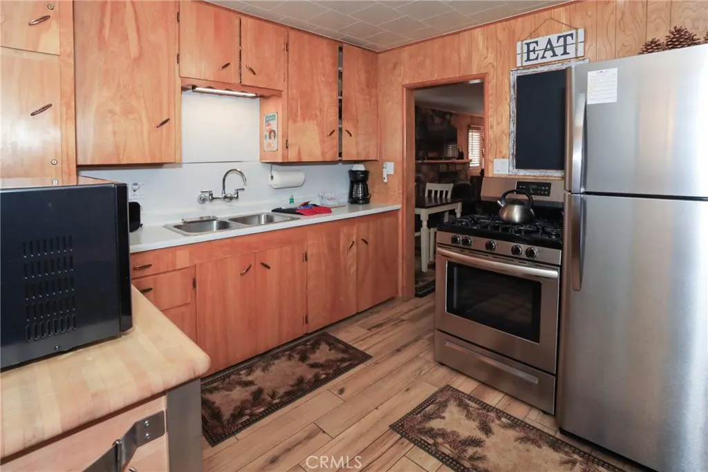 592 Douglas Street, Big Bear Lake, California 92315 home-pic-17