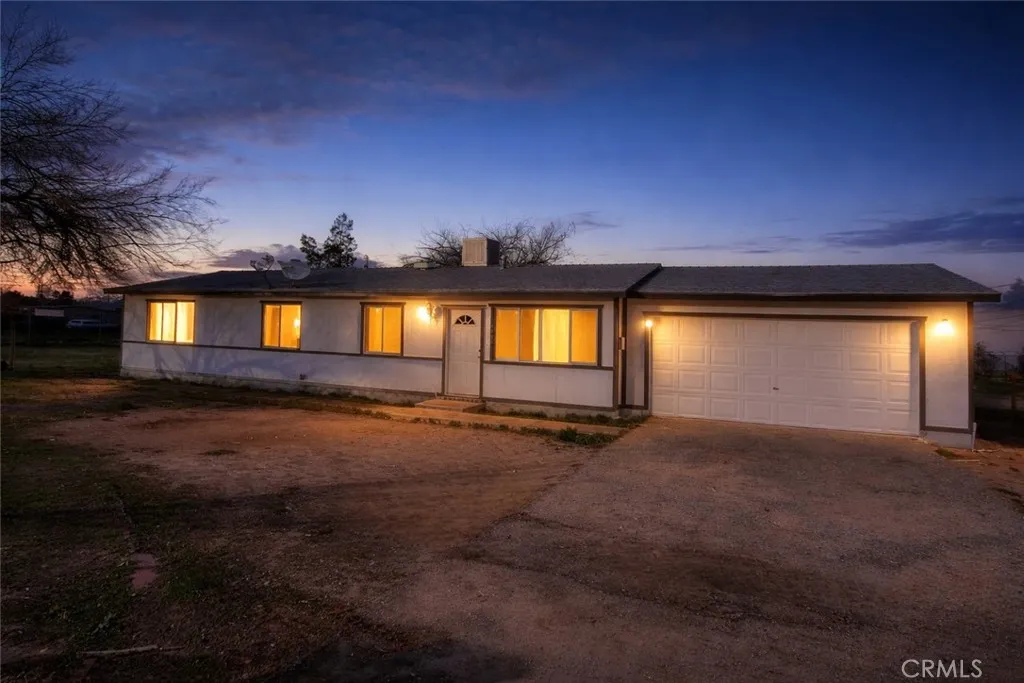 14420 Dos Palmas Road, Victorville, California 92392 home-pic-1