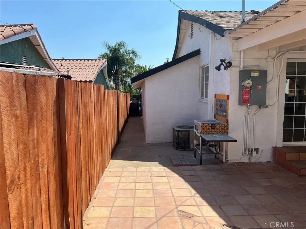 12826 Bromont, San Fernando, California 91340 home-pic-32