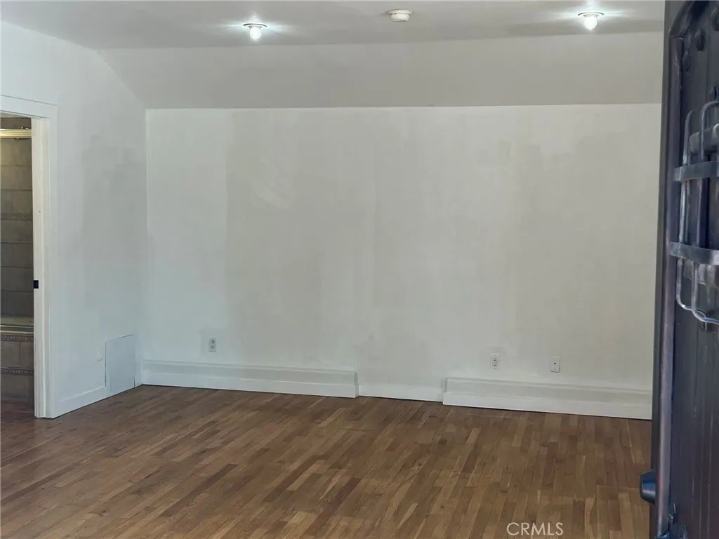 12826 Bromont, San Fernando, California 91340 home-pic-28