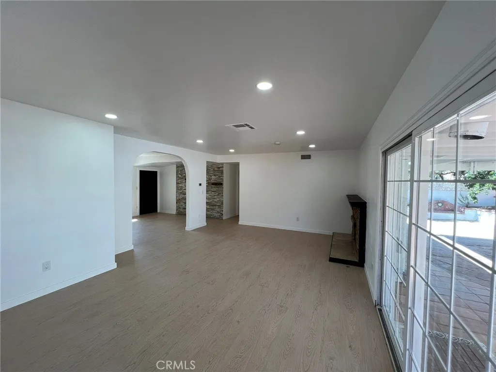 12826 Bromont, San Fernando, California 91340 home-pic-9