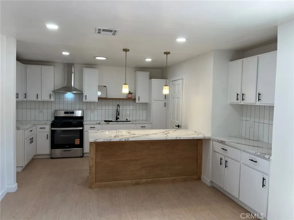 12826 Bromont, San Fernando, California 91340 home-pic-11
